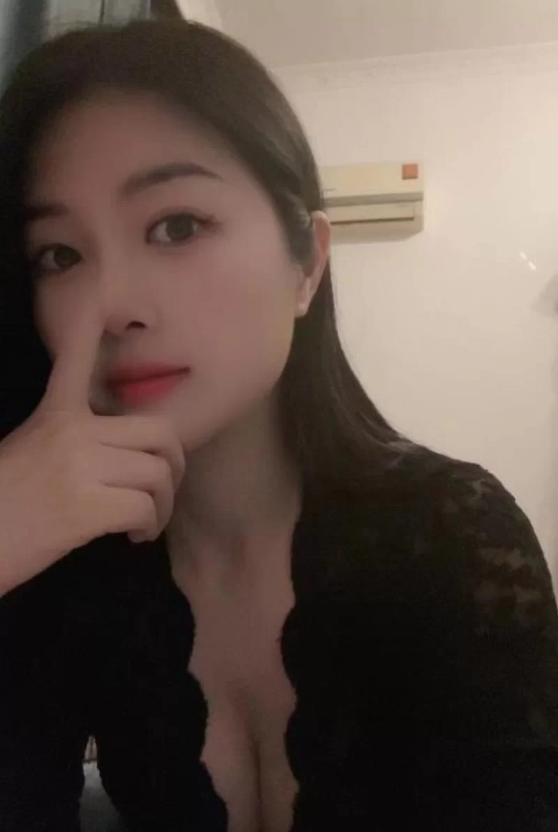 天河巨乳翘臀少妇